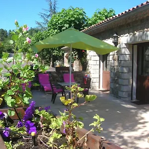 Aux Vieux Arceaux Hotel
